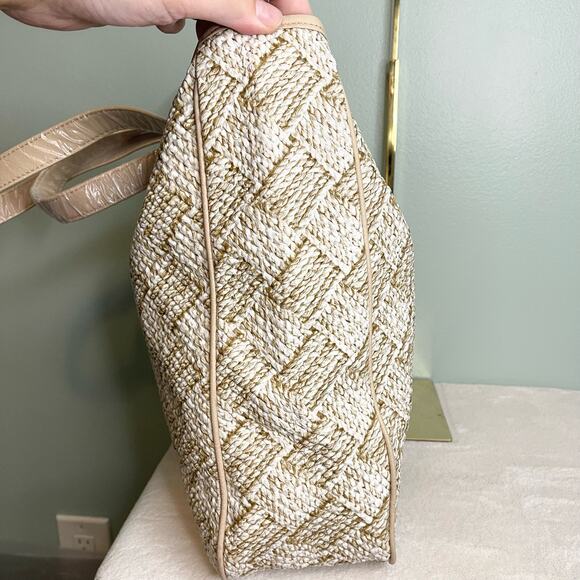Linea V Tan Woven Polyurethane Shoulder Bag - Picture 6 of 10